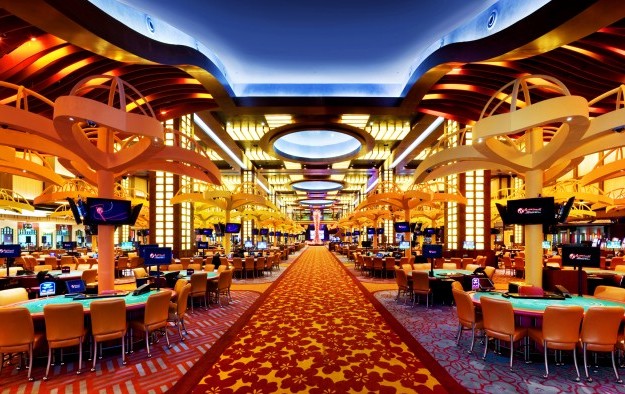 Resorts-World-Casino-main-gaming-floor-e1400242406305.jpg