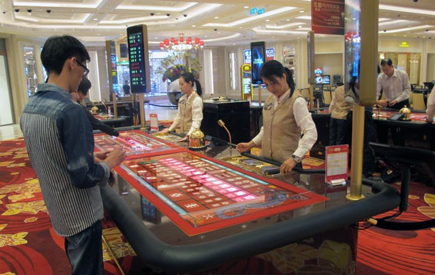 Galaxy-Macau-Phase-2-casino-dealer-1-e1432637831627.jpg
